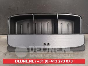 Gebruikte Bekleding bagageruimte Suzuki Swift (ZA/ZC/ZD1/2/3/9) 1.5 VVT 16V Prijs € 10,00 Margeregeling aangeboden door V.Deijne Jap.Auto-onderdelen BV