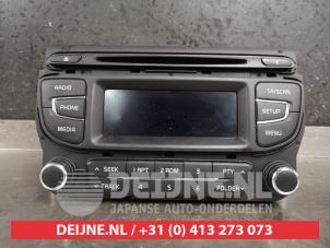 Gebruikte Radio Kia Cee'd (JDB5) 1.4i 16V Prijs op aanvraag aangeboden door V.Deijne Jap.Auto-onderdelen BV