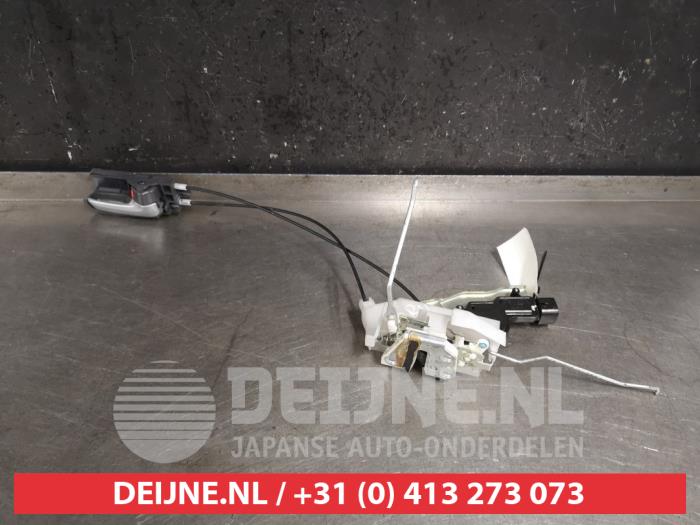 Suzuki Alto Front door lock mechanism 4-door, right O447313