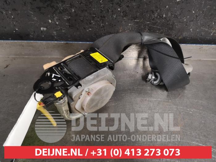 Mitsubishi Lancer Front seatbelt, left O447455