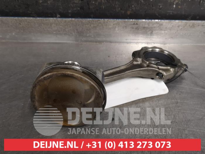 Gebruikte Zuiger Toyota C-HR (X1,X5) 1.8 16V Hybrid Prijs € 50,00 Margeregeling aangeboden door V.Deijne Jap.Auto-onderdelen BV