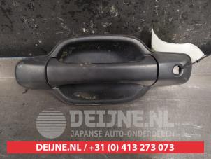 Gebruikte Portiergreep 4Deurs links-voor Toyota RAV4 (A3) 2.2 D-4D 16V 4x4 Prijs € 25,00 Margeregeling aangeboden door V.Deijne Jap.Auto-onderdelen BV