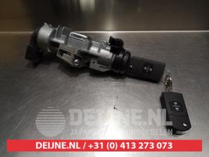 Mazda 3 Kontaktslot+Sleutel O334614 foto 2
