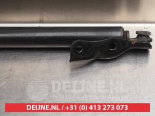 Toyota Previa Gasdämpfer rechts hinten O295402 foto 3