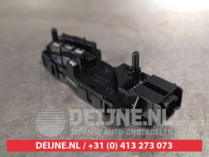 Gebruikte Stuurhoek sensor Mazda 6 (GH12/GHA2) 2.0i 16V S-VT Prijs € 50,00 Margeregeling aangeboden door V.Deijne Jap.Auto-onderdelen BV