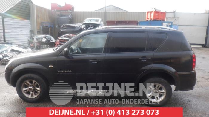 Ssang Yong Rexton Portierruit 4Deurs links-voor O449060