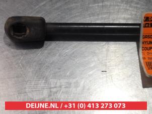 Hyundai Coupe Gasdämpfer rechts hinten O294723 foto 2