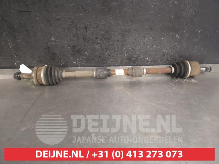 Gebruikte Steekas rechts-voor Kia Carens IV (RP) 1.6 GDI 16V Prijs € 75,00 Margeregeling aangeboden door V.Deijne Jap.Auto-onderdelen BV