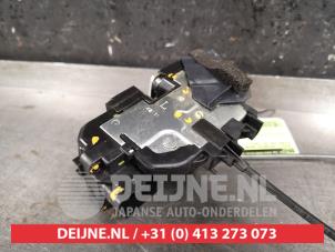 Nissan Juke Door lock mechanism 4-door, front left O450572 photo 2