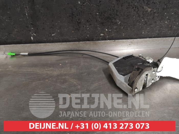 Toyota Verso-S Deurslot Mechaniek 4Deurs rechts-achter O451036