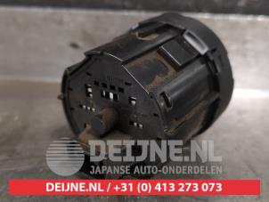 Toyota Hilux Switch 2WD/4WD O451141 photo 2