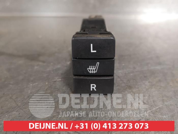 Toyota Hilux Stoelverwarmings Schakelaar O451201