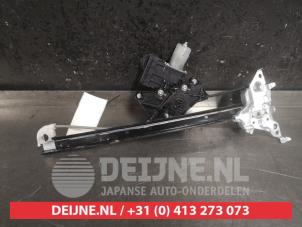 Lexus UX Ruitmechaniek 4Deurs links-achter O451521 foto 2