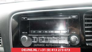 Gebruikte Radio Mitsubishi Outlander (GF/GG) 2.2 DI-D 16V Clear Tec 4x4 Prijs € 75,00 Margeregeling aangeboden door V.Deijne Jap.Auto-onderdelen BV