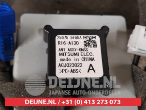 Nissan Micra GPS-Antenne O452612 foto 2