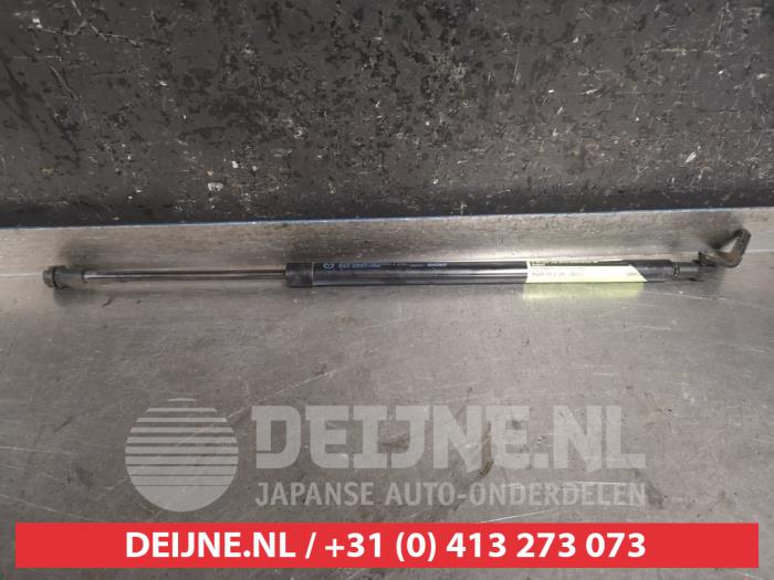 Mazda CX-3 Gasdemper links-achter O452937