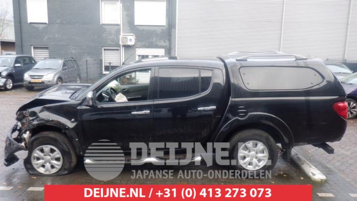 Mitsubishi L200 Driehoeks Ruit links-achter O454629
