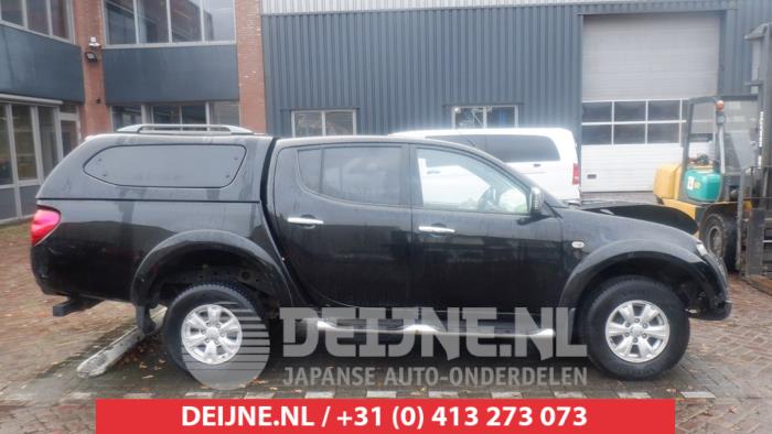 Mitsubishi L200 Portierruit 4Deurs rechts-voor O454643