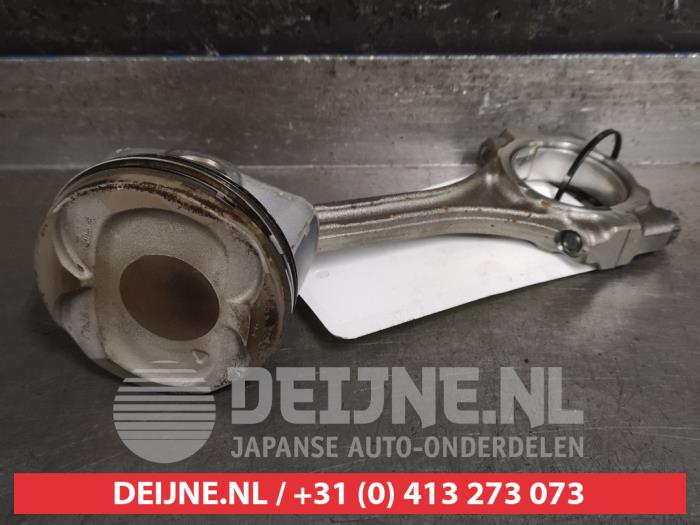 Gebruikte Zuiger Toyota Aygo (B40) 1.0 12V VVT-i Prijs € 50,00 Margeregeling aangeboden door V.Deijne Jap.Auto-onderdelen BV