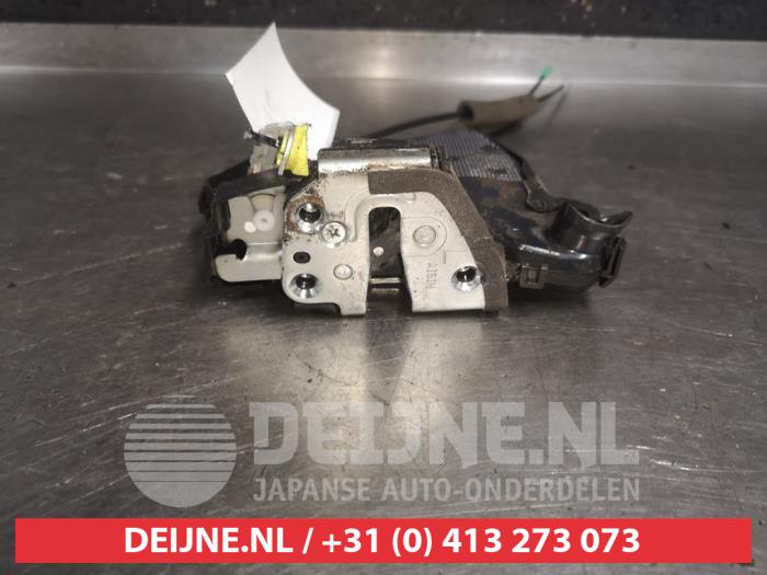Toyota Corolla Verso Deurslot Mechaniek 4Deurs links-voor O455028