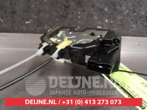 Hyundai I20 Front door lock mechanism 4-door, right O456121 photo 2