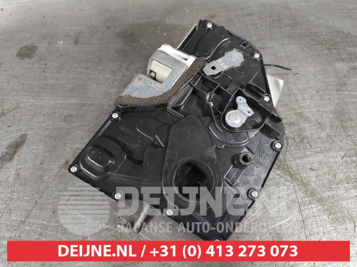 Suzuki Swift Türschlossmechanik 2-türig rechts O457632