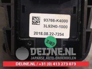 Hyundai Kona Handbremse Schalter O458036 foto 3