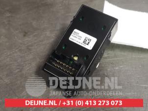 Kia Ceed Combischakelaar ramen O458282 foto 3