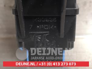 Honda Insight Paniekverlichtings Schakelaar O458318 foto 3