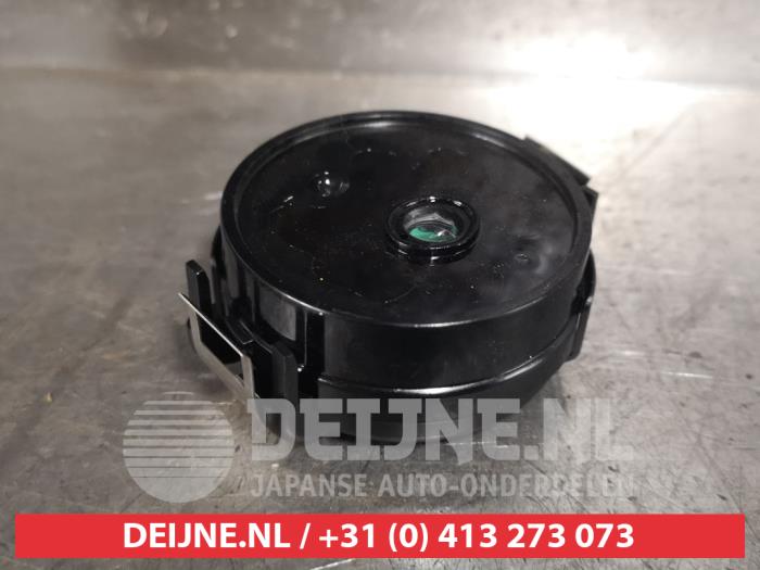 Gebruikte Sensor regen Nissan Leaf (ZE1) 39/40kWh Prijs € 25,00 Margeregeling aangeboden door V.Deijne Jap.Auto-onderdelen BV