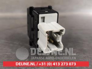 Nissan Leaf Seat heating switch O458570 photo 2