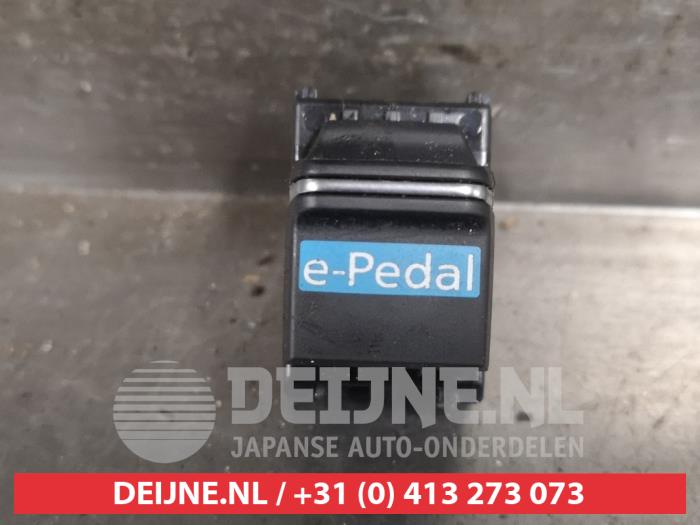 Nissan Leaf Schalter (sonstige) O458610