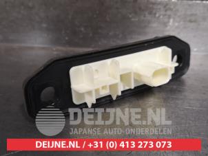Toyota Yaris Schakelaar achterklep O458720 foto 2