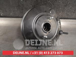 Gebruikte Rembooster Toyota Yaris III (P13) 1.0 12V VVT-i Prijs € 40,00 Margeregeling aangeboden door V.Deijne Jap.Auto-onderdelen BV