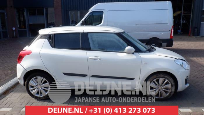 Suzuki Swift Achterschermlijst O459380