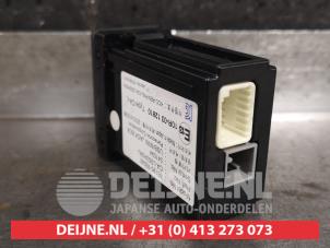 Lexus CT 200h AUX/USB aansluiting O459434 foto 3