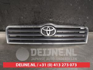Gebruikte Grille Toyota Avensis Wagon (T25/B1E) 2.2 D-4D 16V D-CAT Prijs op aanvraag aangeboden door V.Deijne Jap.Auto-onderdelen BV