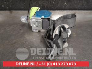 Kia Carens Rear seatbelt, right O461221 photo 2