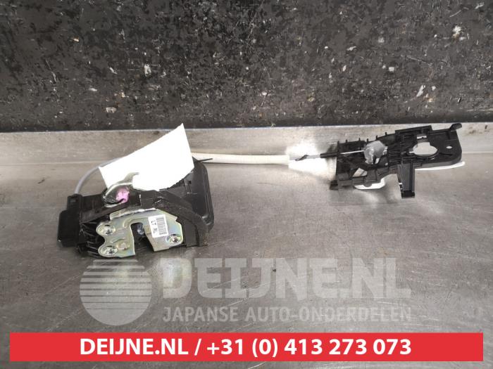 Kia Stonic Deurslot Mechaniek 4Deurs links-achter O461719