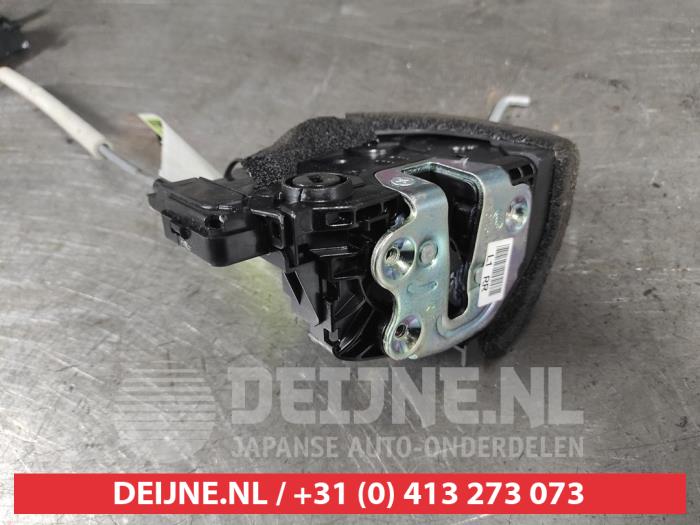 Kia Stonic Deurslot Mechaniek 4Deurs rechts-achter O461734