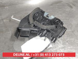 Kia Stonic Deurslot Mechaniek 4Deurs rechts-achter O461734 foto 2