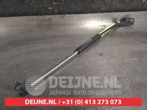 Suzuki Swift Gasdemper rechts-achter O462444 foto 2