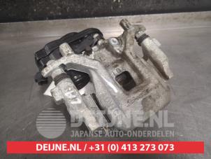 Lexus UX Remklauw (Tang) links-achter O462949 foto 2