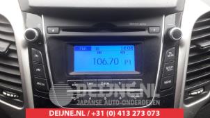 Gebruikte Radio Hyundai i30 (GDHB5) 1.4 16V Prijs € 75,00 Margeregeling aangeboden door V.Deijne Jap.Auto-onderdelen BV