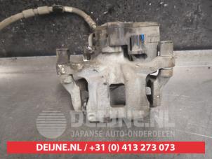 Gebruikte Remklauw (Tang) rechts-achter Mazda 3 (BP) 2.0 SkyActiv-G 122 M Hybrid 16V Prijs € 125,00 Margeregeling aangeboden door V.Deijne Jap.Auto-onderdelen BV