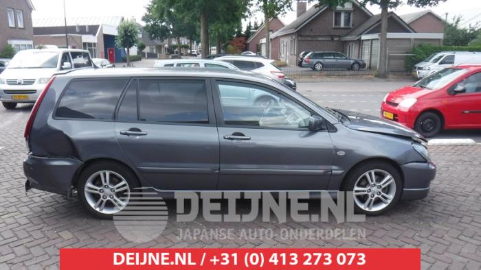 Mitsubishi Lancer Portier 4Deurs rechts-achter O463490