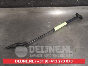 Toyota Yaris Gasdemper links-achter O463515 foto 2