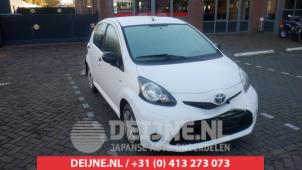 Gebruikte Bumper Rooster Toyota Aygo (B10) 1.0 12V VVT-i Prijs € 15,00 Margeregeling aangeboden door V.Deijne Jap.Auto-onderdelen BV