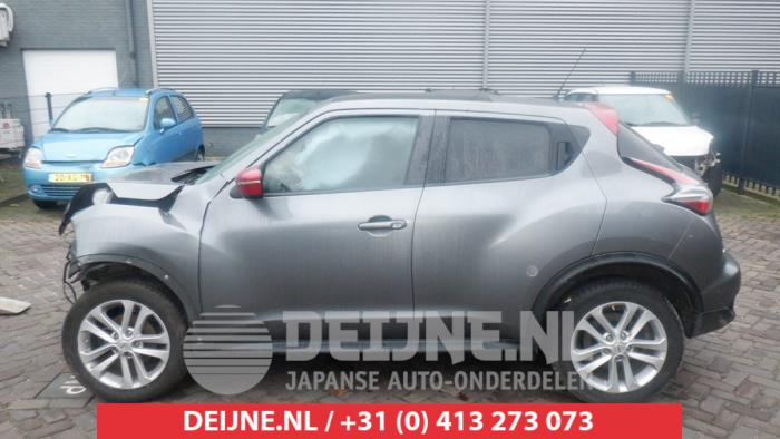 Nissan Juke Zijskirt links O463984