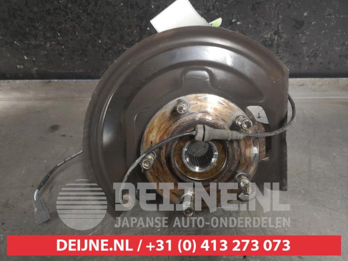 Nissan Pulsar Fusee links-voor O464049
